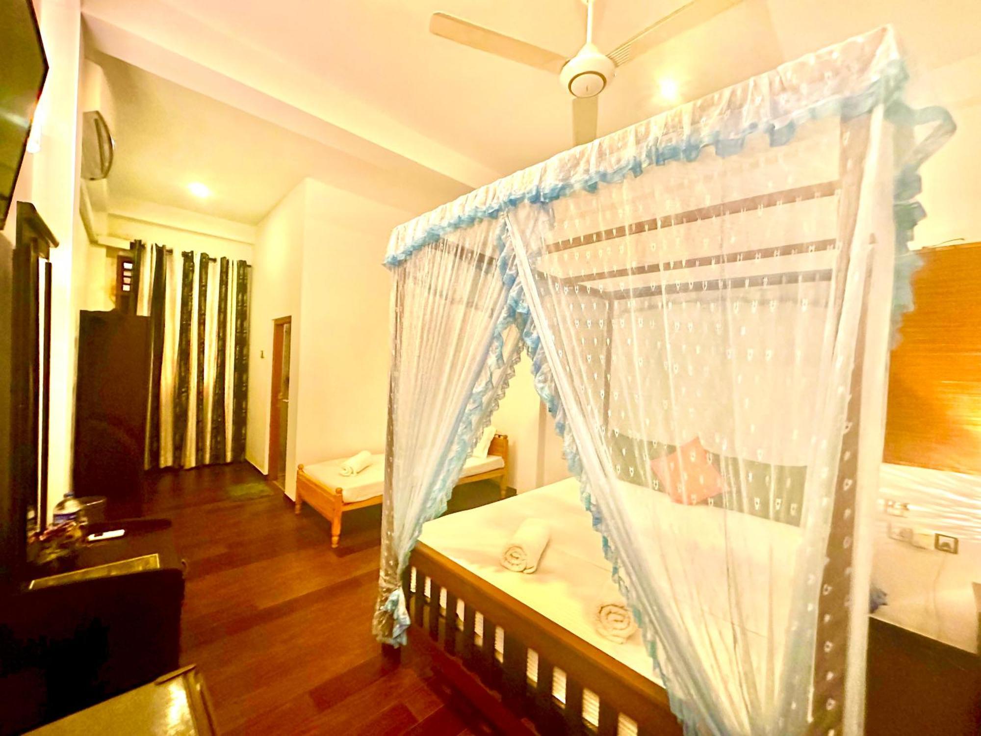 St Claire'S Green Negombo Hotel & Hostels ภายนอก รูปภาพ